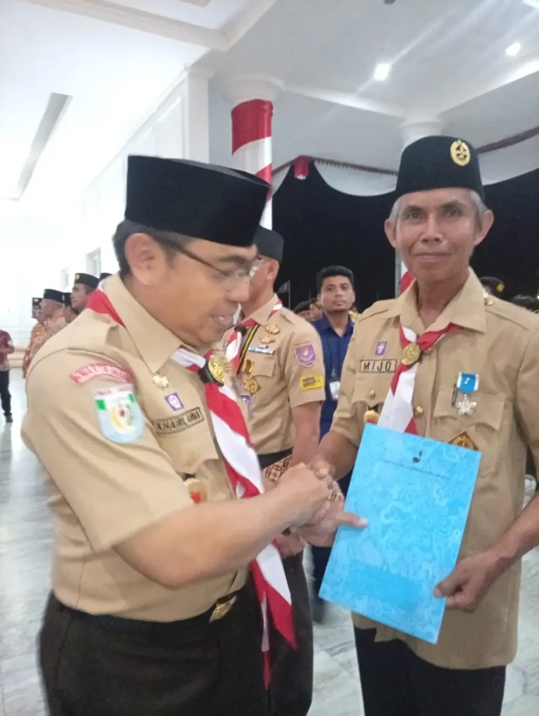 Ketua DPD LDII Kota Bengkulu Terima Penghargaan Pengabdian Pancawarsa Pramuka ketua dpd ldii kota bengkulu, h. mijo, m.pd., yang juga menjabat sebagai andalan kwarda 07 beng