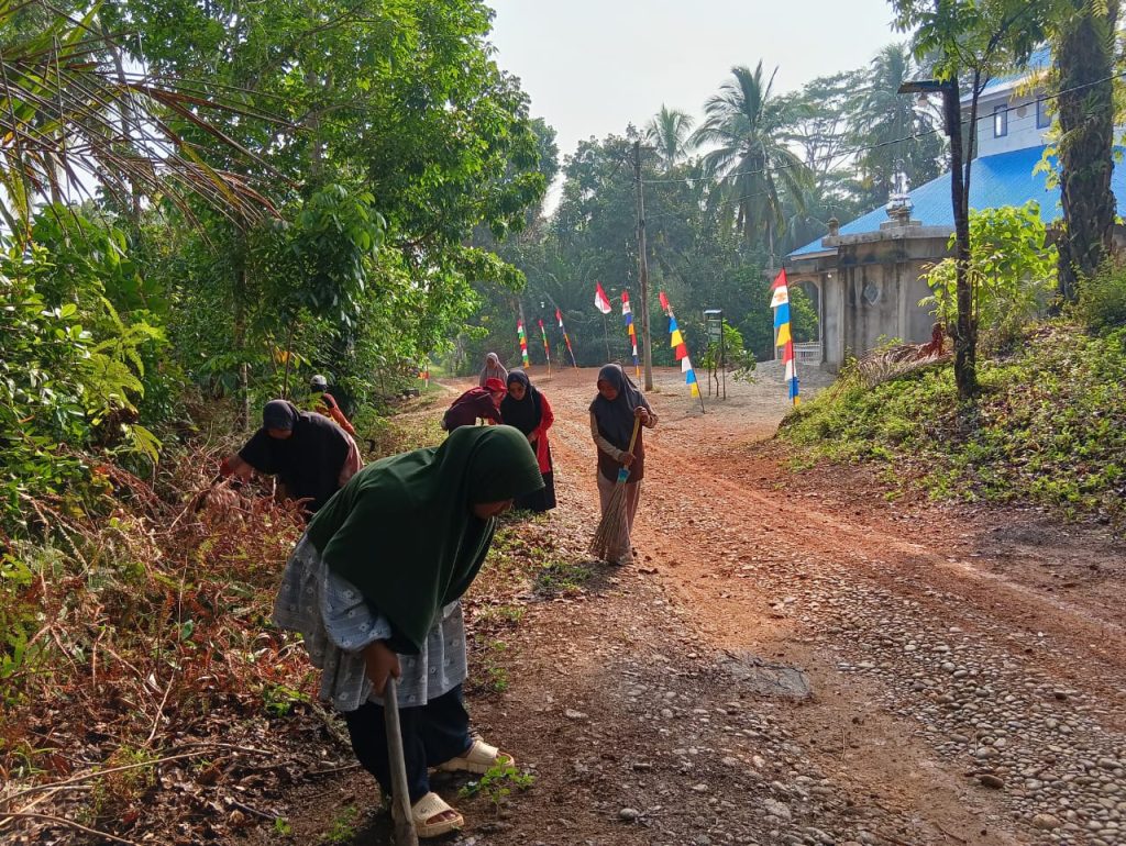 LDII Mukomuko Gelar Kerja Bakti Nasional, 100 Warga Gotong Royong Bersihkan Lingkungan Masjid dan Fasilitas Umum whatsapp image 2026 08 14 at 15.55.18 (1)