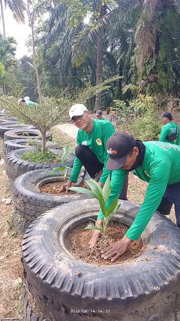Warga LDII Air Petai Gelar Gotong Royong Sambut HUT ke-81 RI whatsapp image 2026 08 15 at 06.40.17