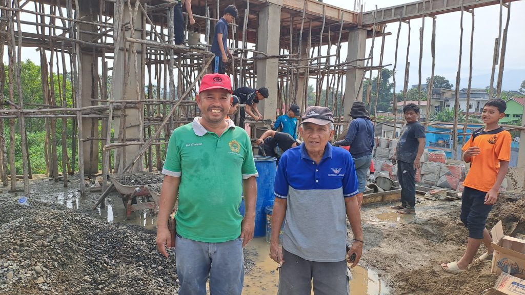 Gotong Royong Percepat Pembangunan, Warga Bersatu Cor Dak Lantai 3 SMPIT Akhlaqul Karimah whatsapp image 2026 10 04 at 19.49.48 (2)